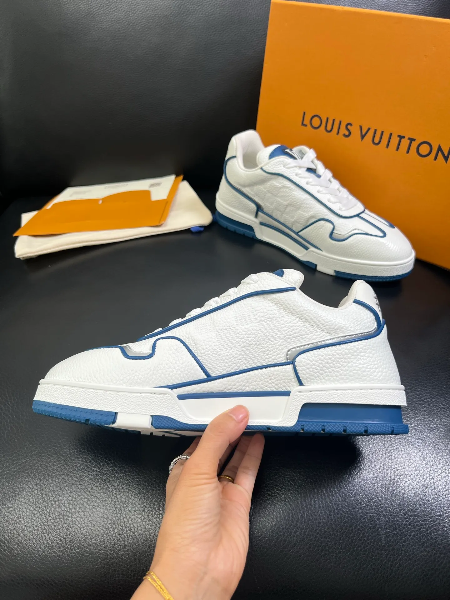 Men's shoes💰840 Lv 🔍Top purchasing agent🇮🇹 Louis Vuitton, the sports sneaker counter is synchronized, the uppers are imported from Italy, high-quality splicing colorful and complex crafts, the imported mesh padding is soft and comfortable, soles: original soles specially provided by the original factory, T men's men's shoes 💰U exclusive movable molded soles are super comfortable, original factory and single goods, 🔍🔍high quality, you can enter and leave the counter at will, welcome to compare, code number 39-44 (customized 38 45) 85878